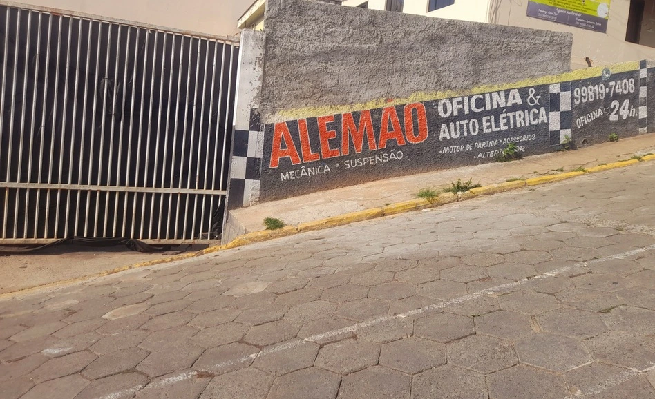 Fachada da oficina do Alemão